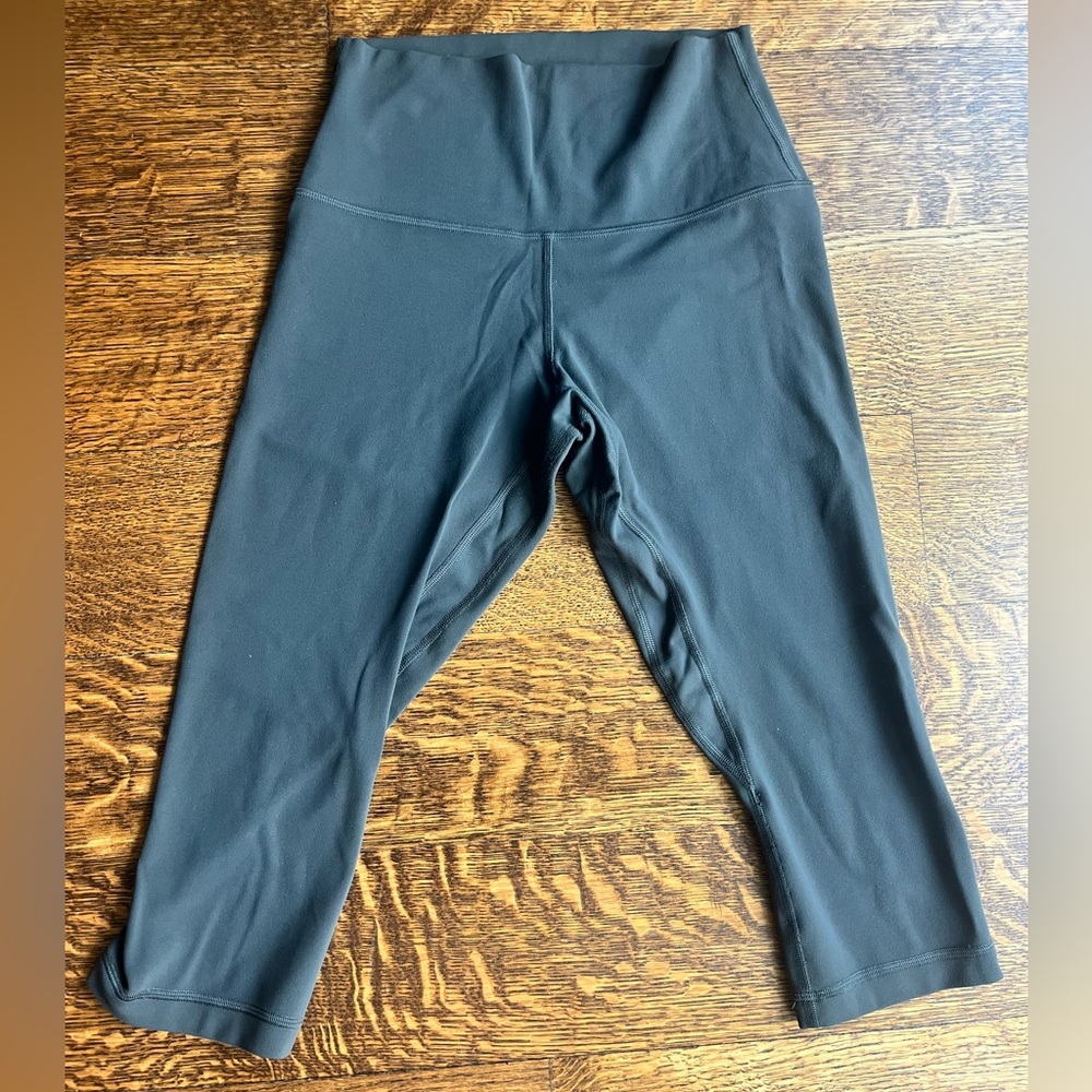 Lululemon grey crop size 6